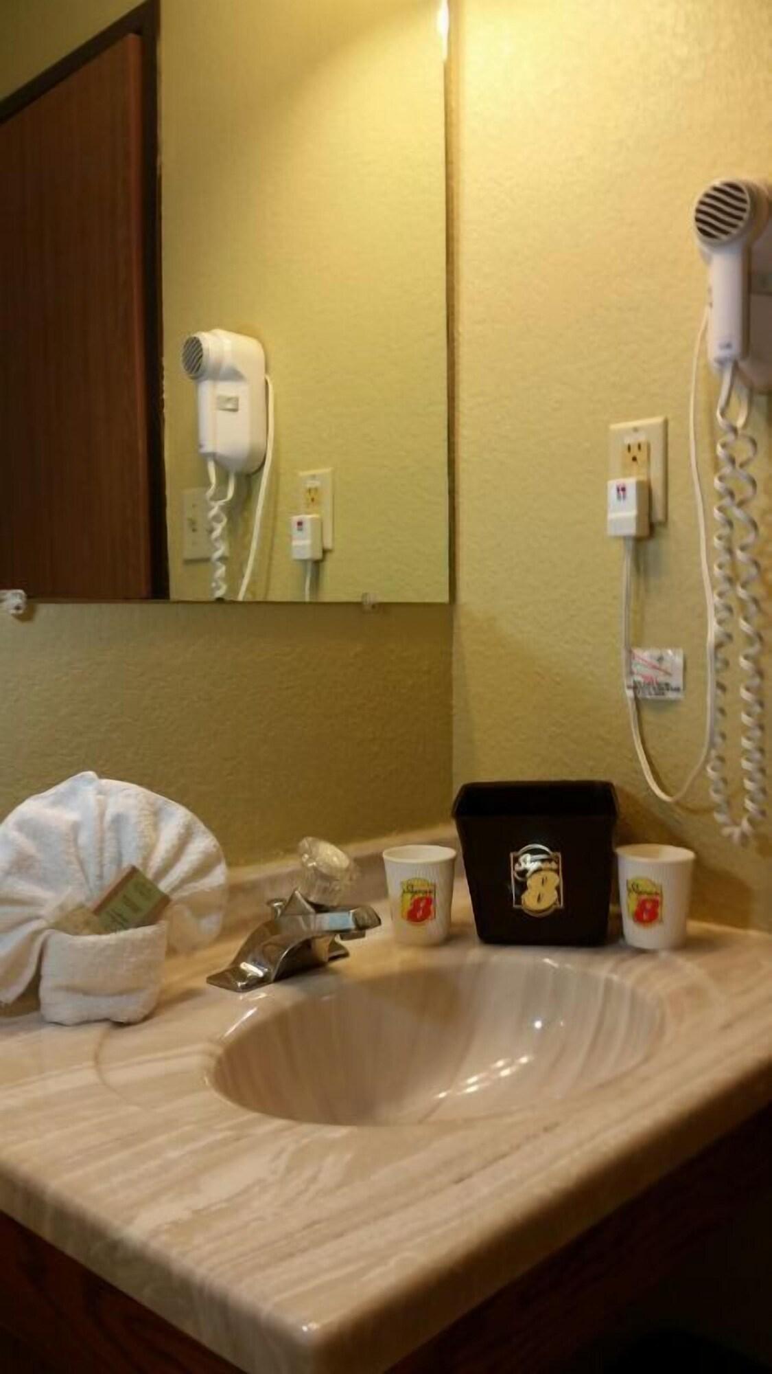 ซูเปอร์ 8 บาย วินด์แฮม ตรินิแดด Hotel ภายนอก รูปภาพ