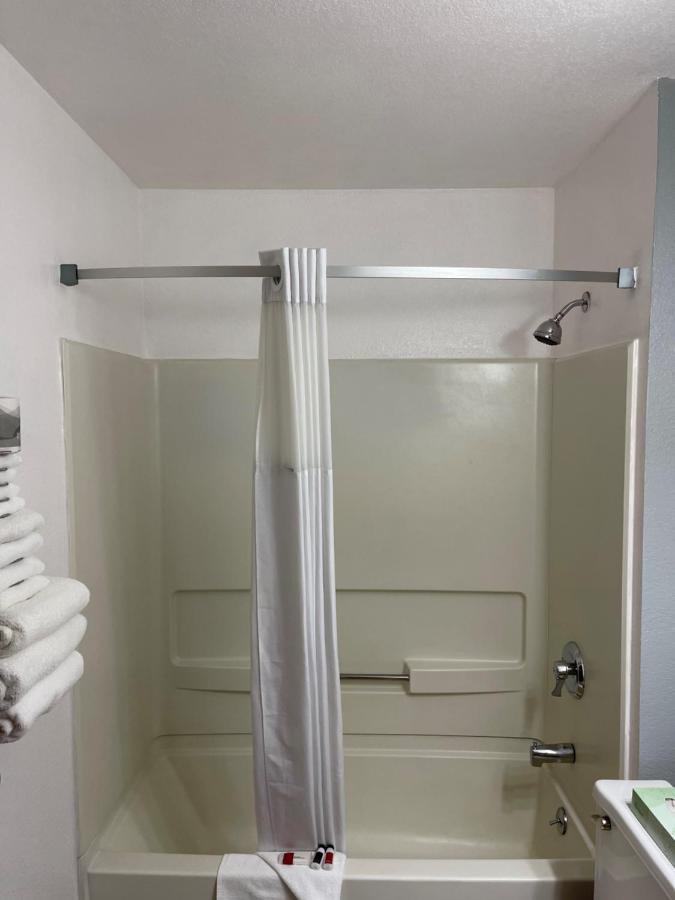 ซูเปอร์ 8 บาย วินด์แฮม ตรินิแดด Hotel ภายนอก รูปภาพ