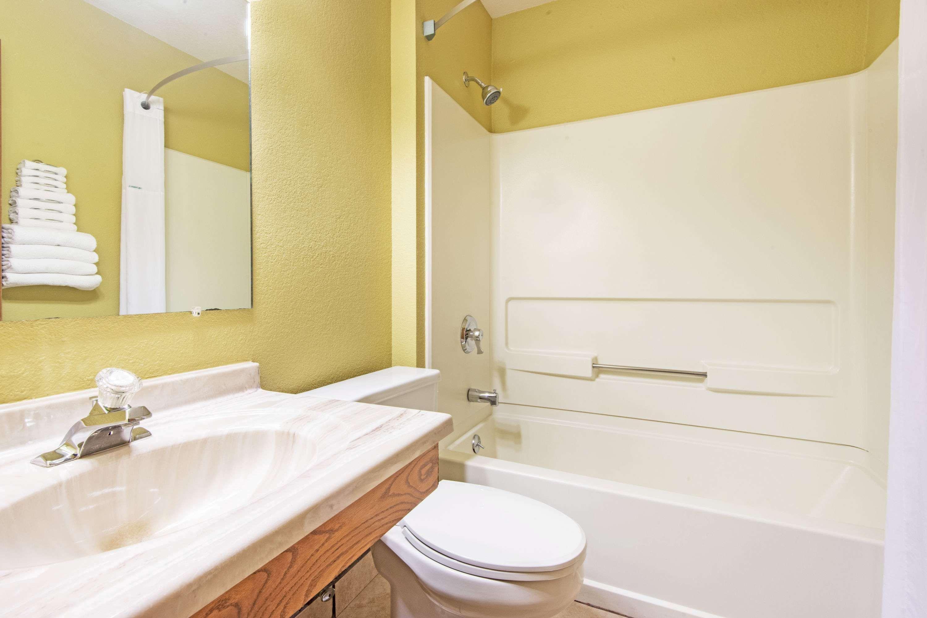 ซูเปอร์ 8 บาย วินด์แฮม ตรินิแดด Hotel ภายนอก รูปภาพ